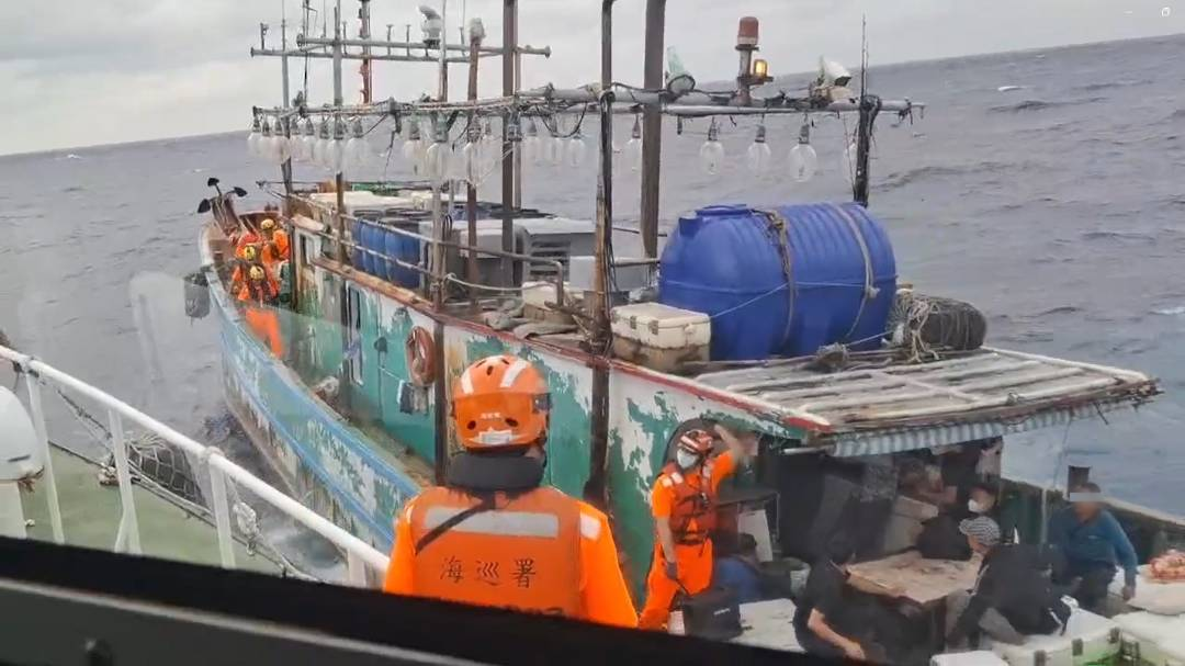 海巡嚴防偷渡重大行動 成功攔截越南24名偷渡犯 船長勒索暴利960萬元震驚社會