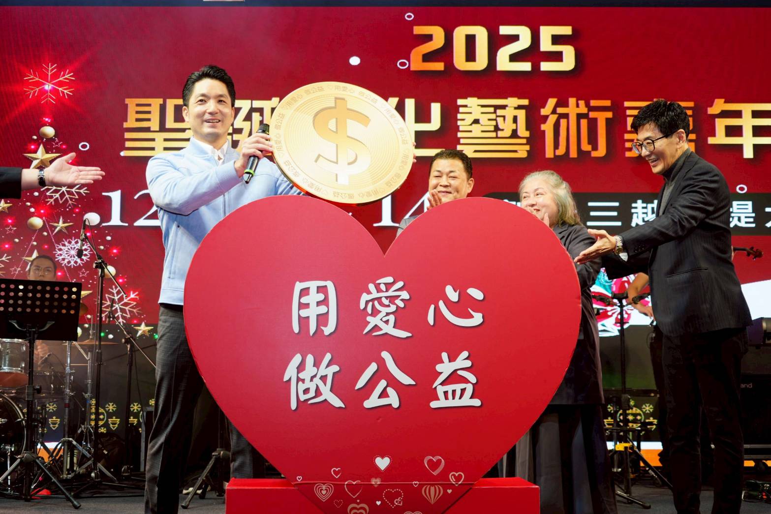 臺北市長蔣萬安現身「2025聖誕文化藝術嘉年華」點亮信義商圈　力邀全臺民眾來臺北過聖誕、迎新年