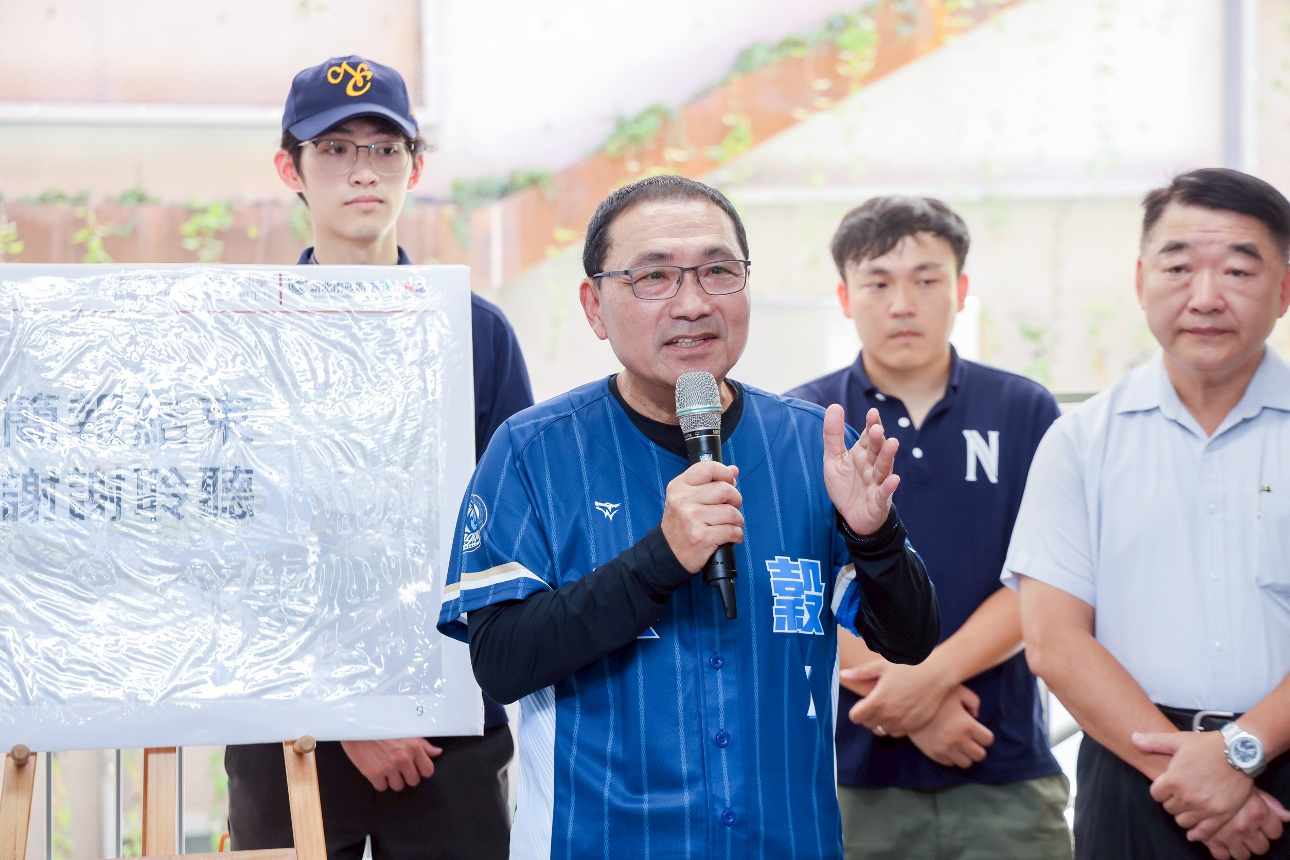 新北市興穀國小地下停車場完工啟用 新北市長侯友宜親自視察全新操場與社區共榮設施