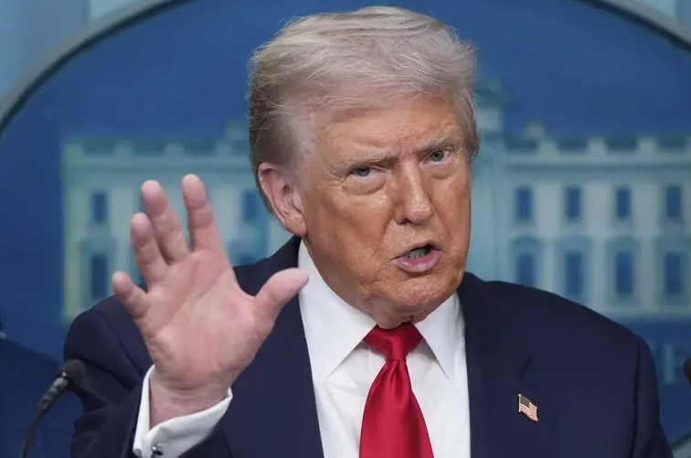 「世紀騙局？」川普再度抨擊美國風電與太陽能發電政策，警告能源成本飆升將衝擊民生