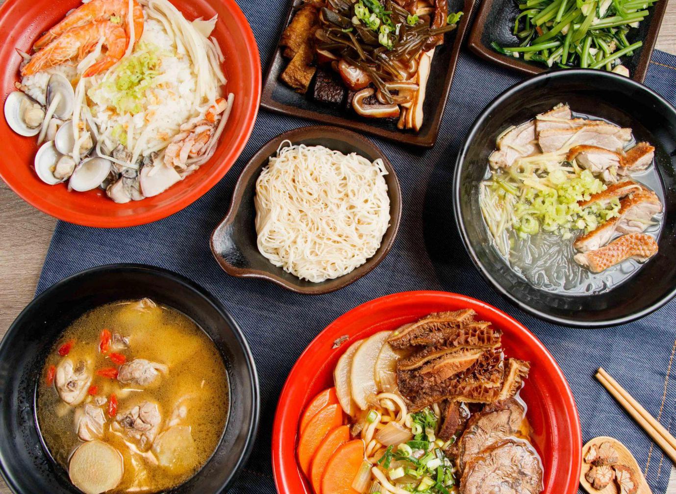 台東燻雞專賣店 每日現宰土雞 煙燻滷味香氣四溢