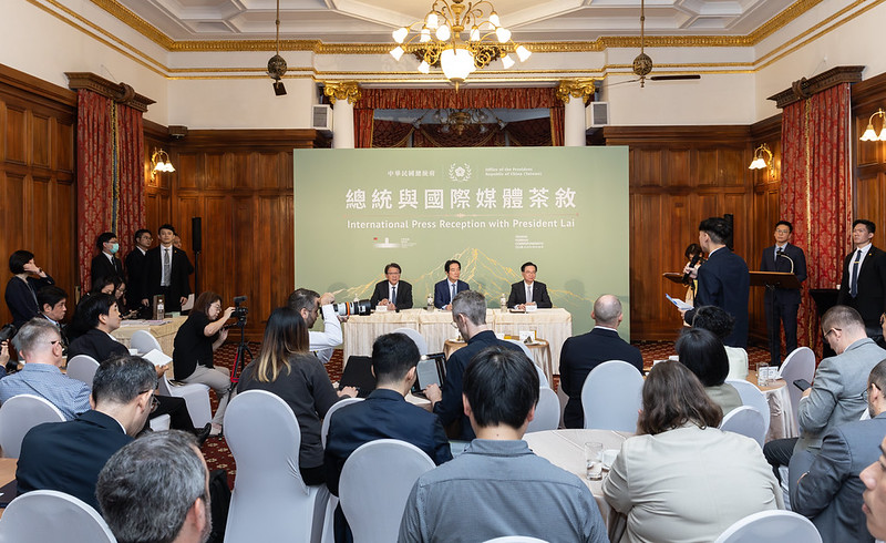賴清德總統出席台灣外國記者會「總統與國際媒體茶敘」活動回應媒體提問　強調民主韌性