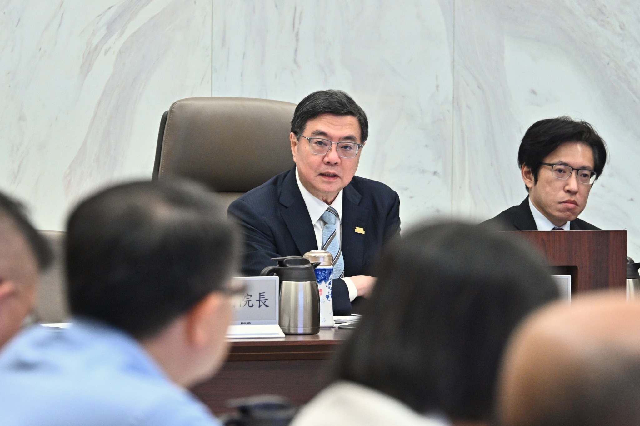 行政院長卓榮泰主持中央道安會報，115年度道路安全計畫出爐，行人安全與駕照管理改革，盼達成2050零死亡