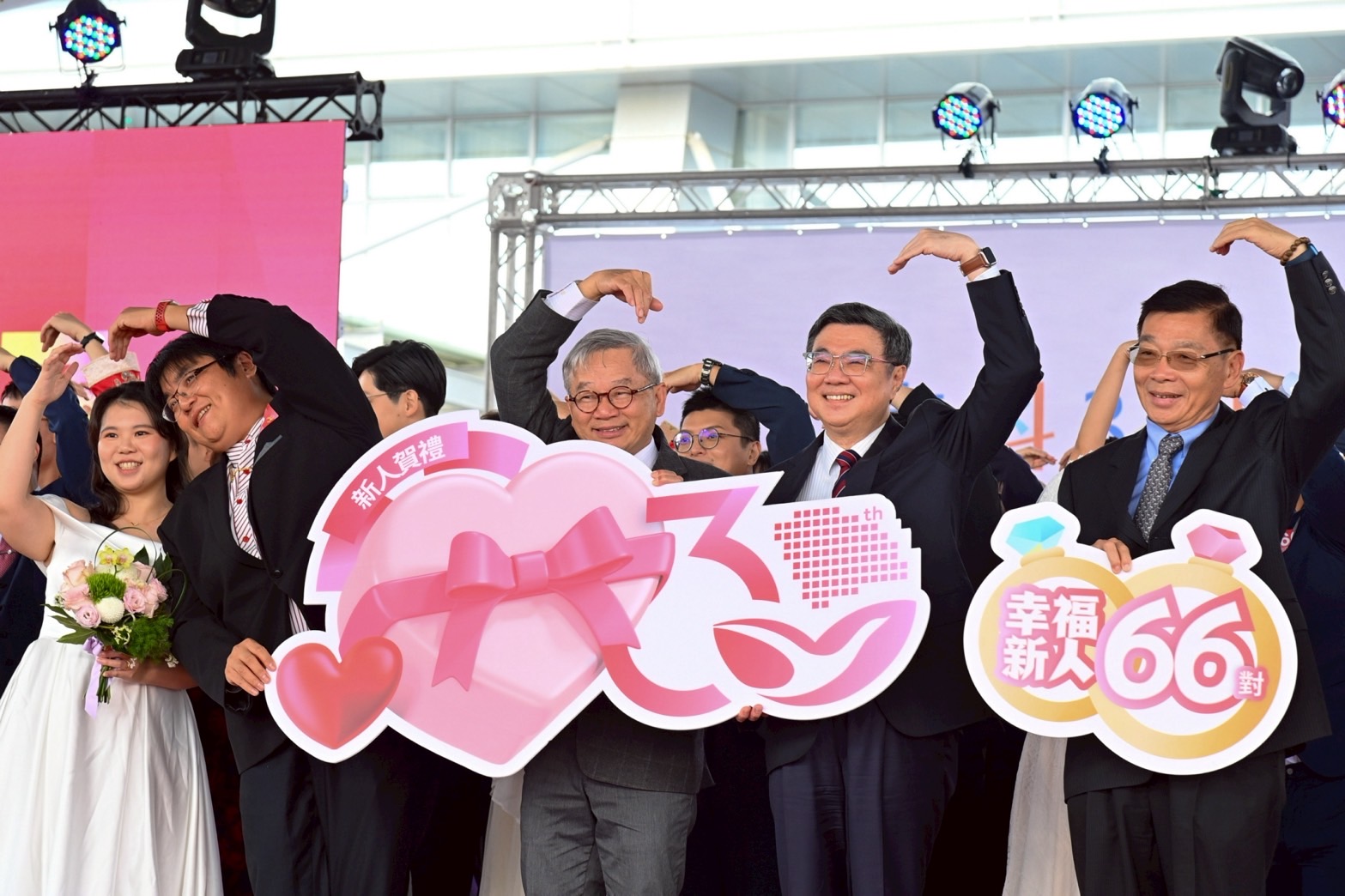 行政院長卓榮泰出席南科30周年園慶暨集團婚禮，鼓勵全民共享經濟成長果實及敢婚願生樂養政策