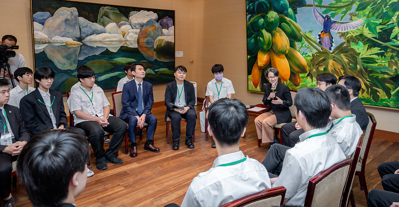 蕭美琴副總統接見成功高中師生　期勉積極參與公共事務深化學習體驗