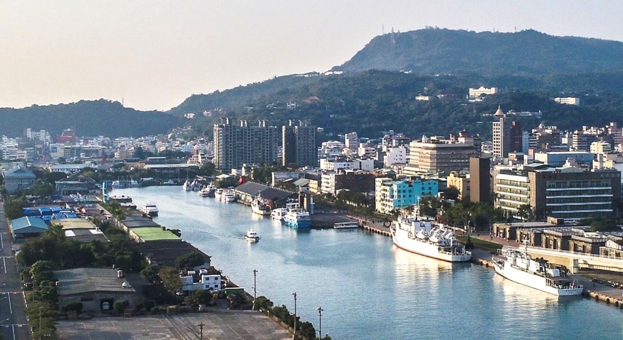 都發局宣布高雄亞灣再升級　高雄香蕉碼頭迎AI科研團隊進駐 打造人文科技新半島與駁二文創共創智慧港灣