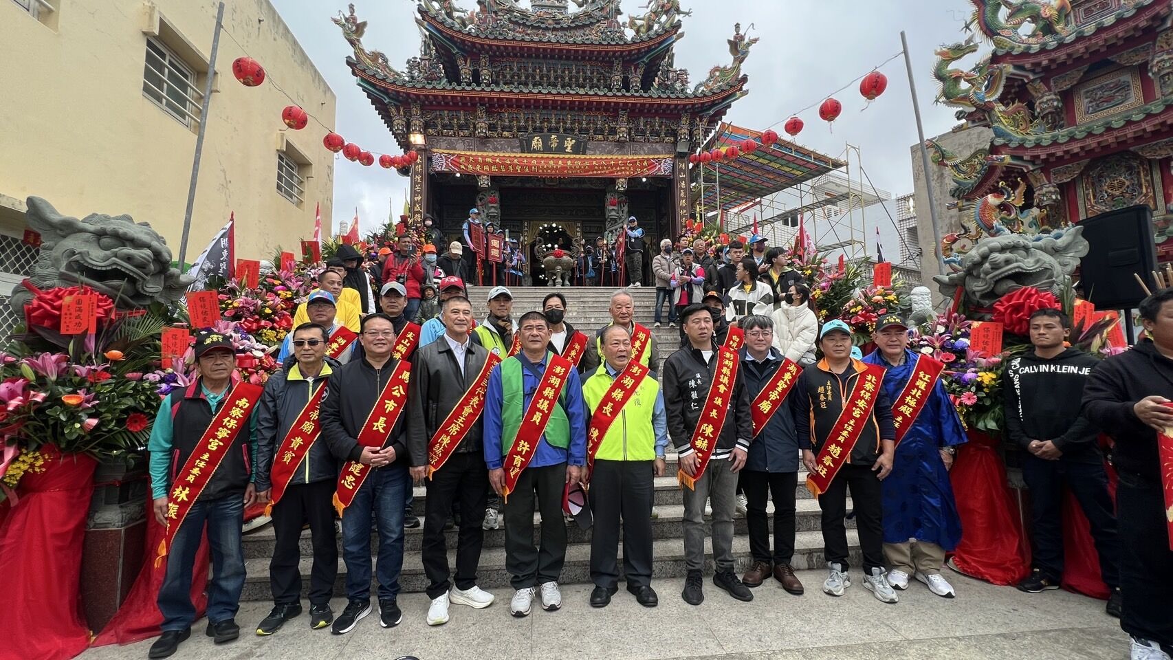 澎湖湖東聖帝廟王船遶境盛大開幕，陳光復縣長點馬炮祈福護佑地方