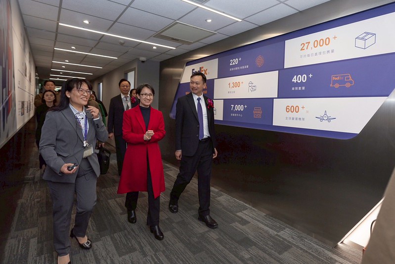 聯邦快遞桃機轉運中心啟用　蕭美琴副總統盼強化臺灣全球物流樞紐地位、深化國際經貿連結