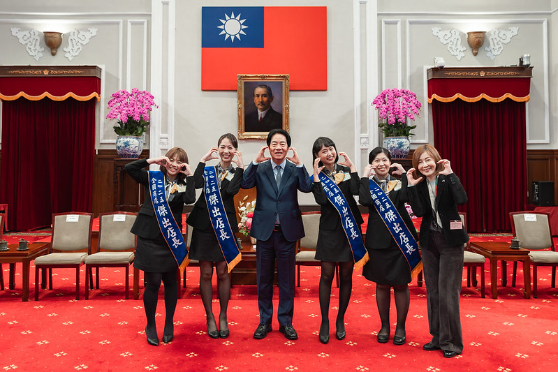 賴清德總統接見第28屆全國商店傑出店長　盼服務業導入AI與人才培育，推動產業轉型與競爭力提升