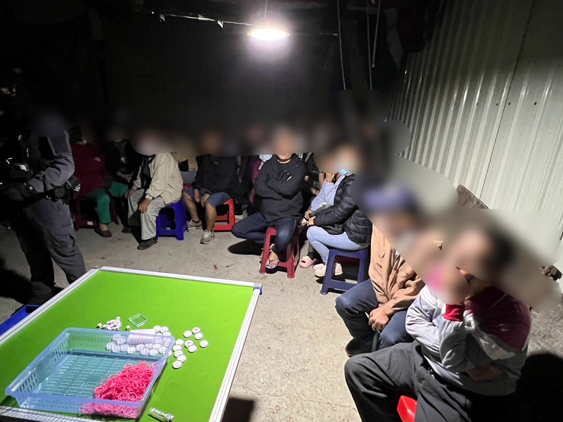32人藏身工寮賭場   警方攻堅逮捕