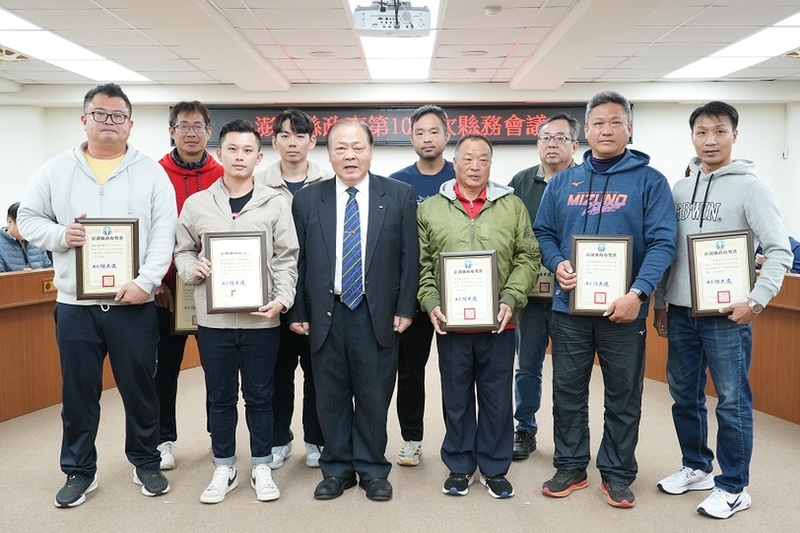 陳光復主持第1001次縣務會議 表揚教育、體育及公私卓越團隊