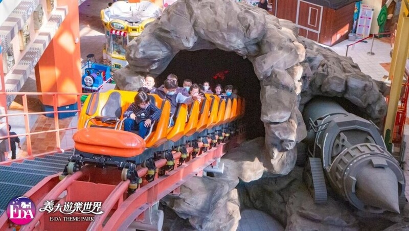 蛇麼玩樂園只要1塊錢 逛街購物春節天天免費停車