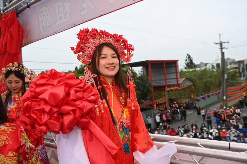 大福興宮拋繡球招親大會促成良緣 重現古式招親場景
