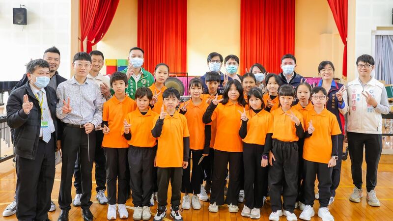 開學首日視察校園防疫整備情形 陳其邁:落實個人防護措施 勤洗手、戴口罩降低傳染風險