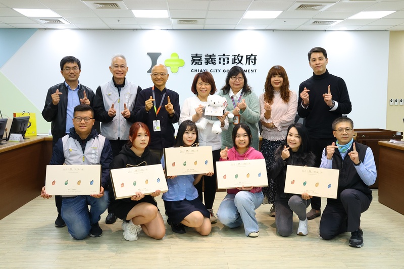 台中明道中學技高部訪嘉市 分享金馬61聯名禮盒創作歷程 黃敏惠市長:攜手產官學推動永續教育