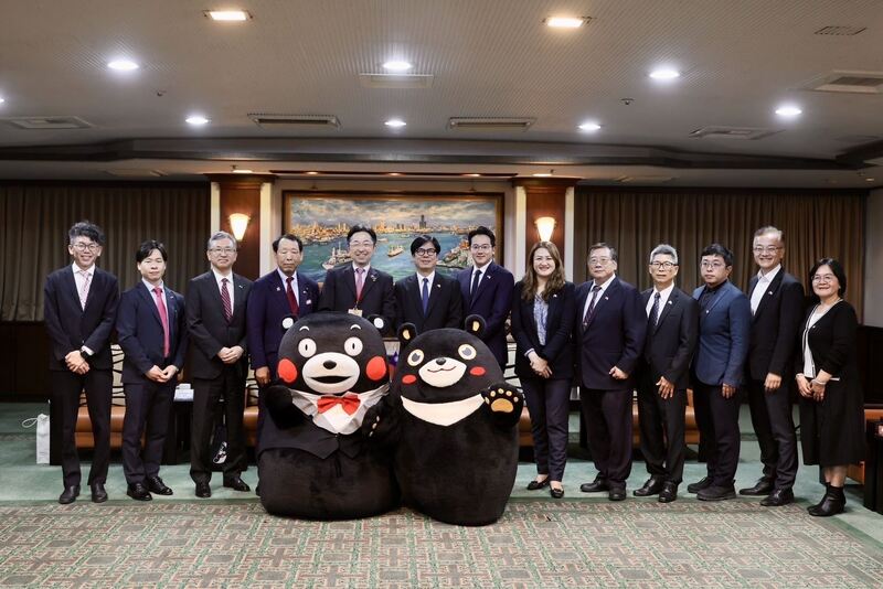 熊本縣知事搭直航班機首訪高   復航帶動觀光