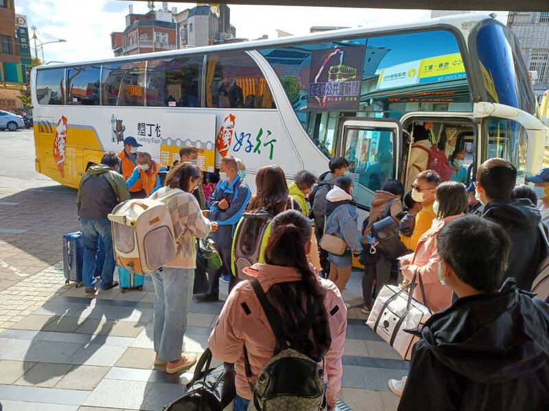 連假搭乘公共運輸搭配台灣好行  使用電子支付最省錢