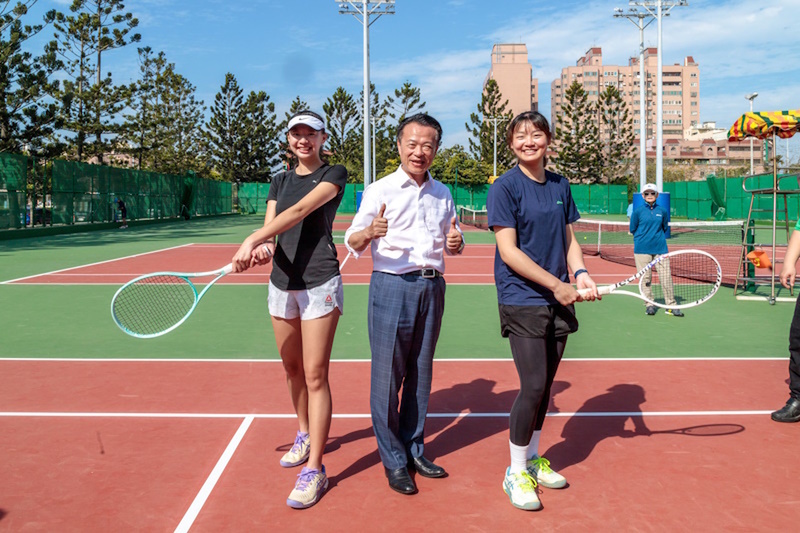 嘉義縣立網球場整修完工啟用 縣長翁章梁為縣運網球賽開球