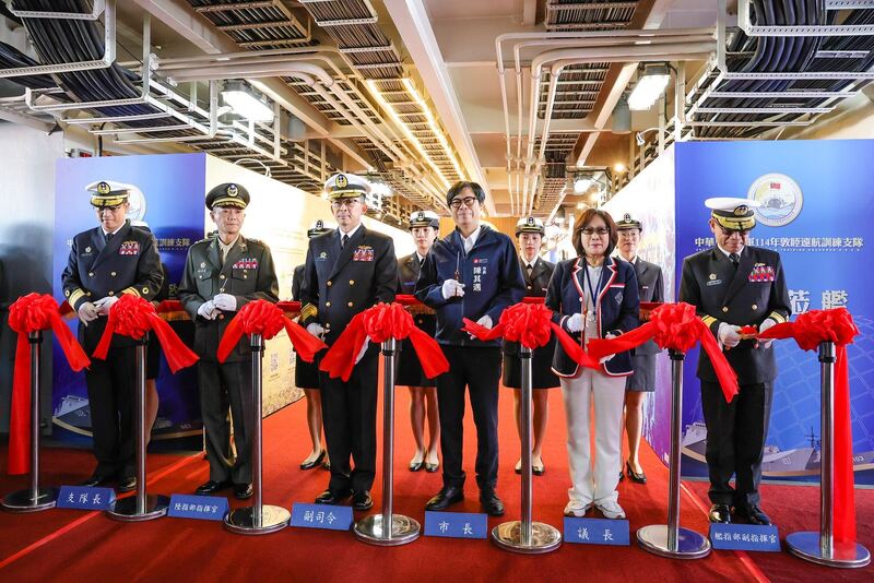 海軍敦睦支隊環島航訓開放　首站高雄新濱碼頭登場