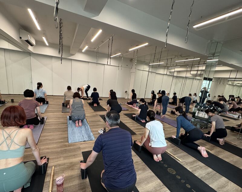 38女王節限定！ 揪團「坐坐」練瑜伽　擺脫緊繃更紓壓