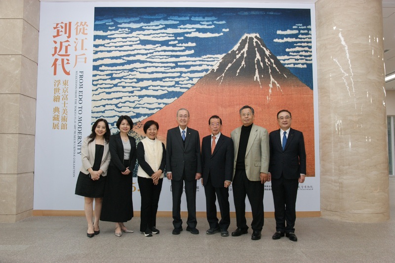 前台東縣長鄺麗貞與前高雄市長謝長廷 分別參訪浮世繪展