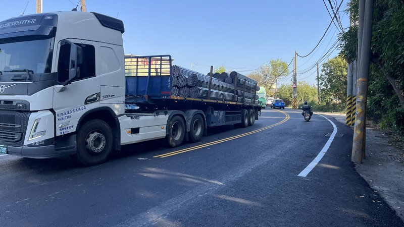 橋頭科學園區聯外道路升級 筆秀東路鋪設中鋼爐石提升耐久性