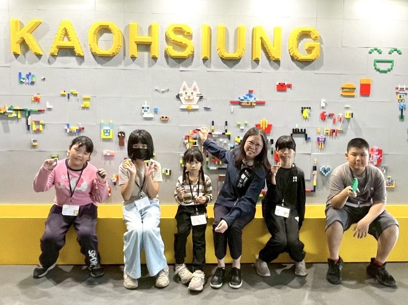 高雄在地企業攜手伴兒少暢遊樂高雄