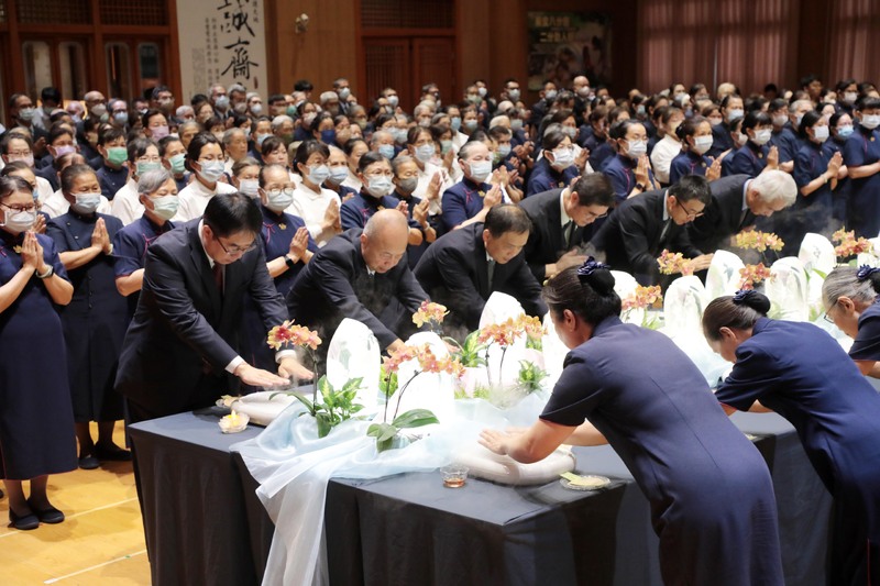 黃偉哲出席浴佛大典與全球同步祈福 共造祥和社會