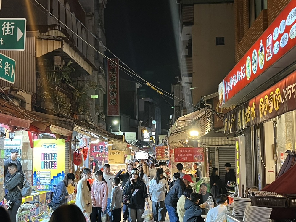 臺南春節觀光回溫　安平老街初三人潮湧現　在地商圈買氣全面復甦