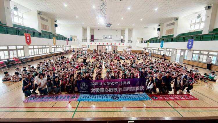 嘉義大愛童心影展熱鬧首映　澎嘉南區木蘭同濟會攜手崇文國小播映《喵的詐騙集團》
