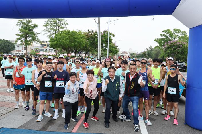 跑進西拉雅山水美景！2026西拉雅官佃全國路跑賽熱血登場　臺南市長黃偉哲為跑者加油打氣
