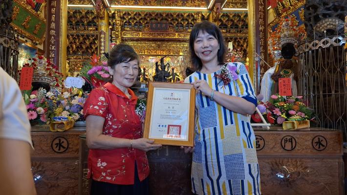 「南管」黃美美藝師獲認定文資保存者 臺南市文化局長黃雅玲親頒證書 南聲社百年傳承再添新里程碑