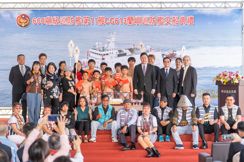 達悟族海洋精神舞祈福見證 海巡署蘭嶼巡防艦交船啟航 展現守護臺灣海域決心