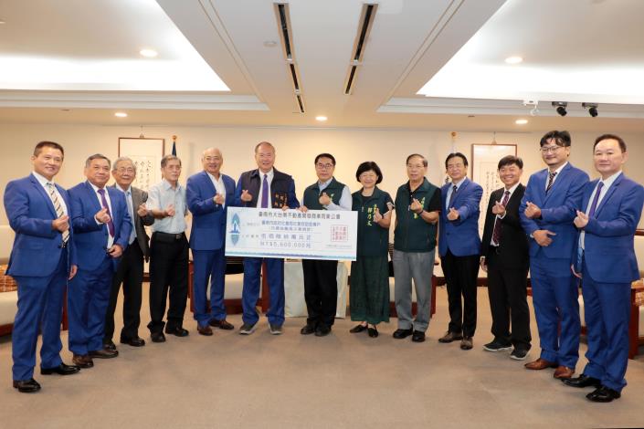 臺南市長黃偉哲親頒感謝狀　緯穎智造與大台南不動產公會慨捐760萬賑災善款