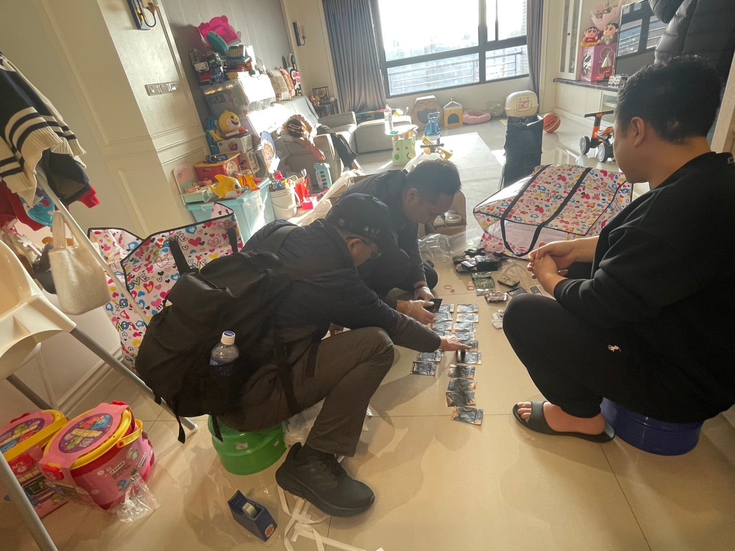 深夜公園販毒驚人 海巡臺中隊破獲行動毒品倉儲 市價破千萬