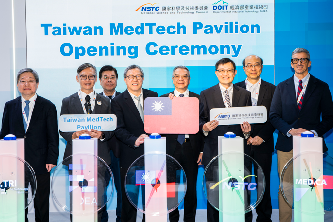 國科會、經濟部領軍「Team Taiwan」亮相MEDICA 2025 展現臺灣智慧醫材國際實力