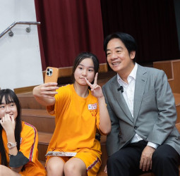 總統賴清德探訪教育獎得主孫瑜蔓 期許啟發更多面臨困境的孩子