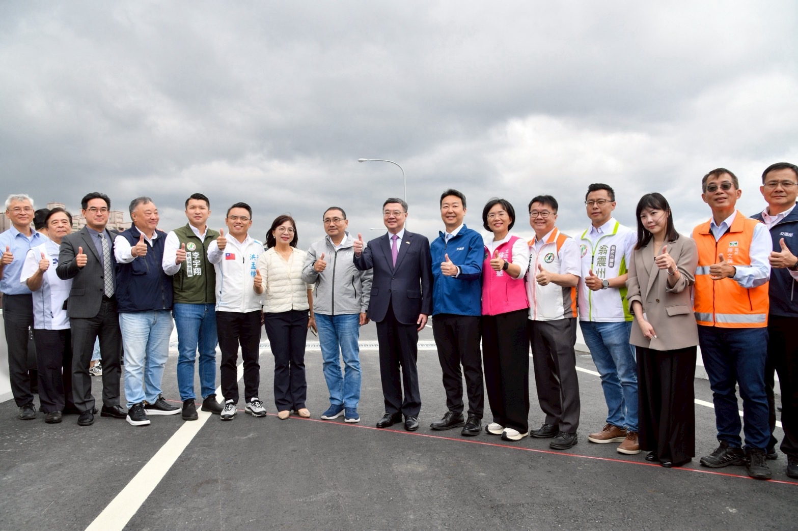 新北五股交流道改善工程提前完工,卓榮泰院長承諾全力推動交通建設打造順暢路網