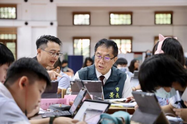 臺南市政府攜手均一平台推動AI教科書　黃偉哲市長：讓每個孩子找到最適合的學習節奏