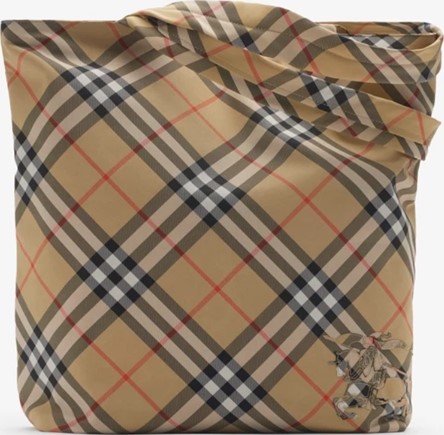 BURBERRY仿冒手提包7000件曝光！調查局破獲勞力士香奈兒手提包跨境走私案件