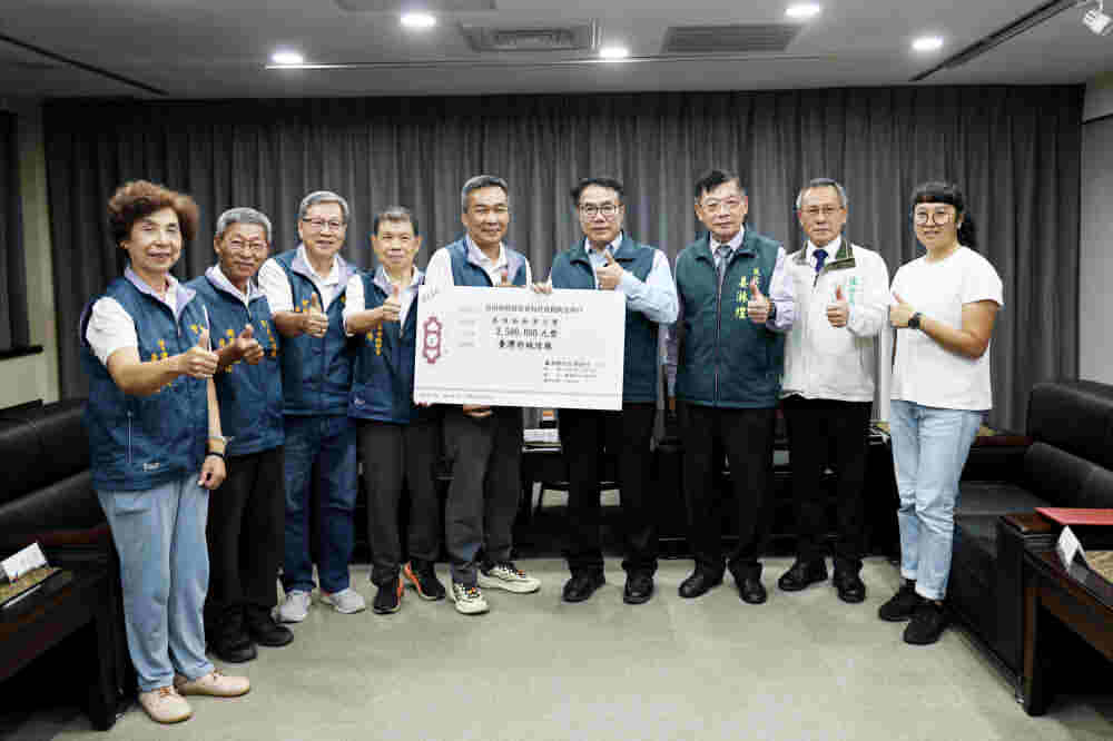 臺灣府城隍廟捐款250萬元助重建   黃偉哲:善行義舉展現宗教的愛心及熱心