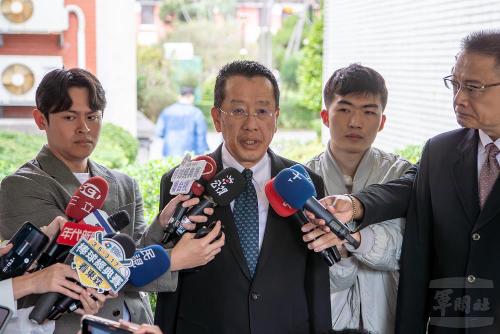 國防部長顧部長盼立法院先行授權簽署　三項軍購案發價書3月15日屆期在即