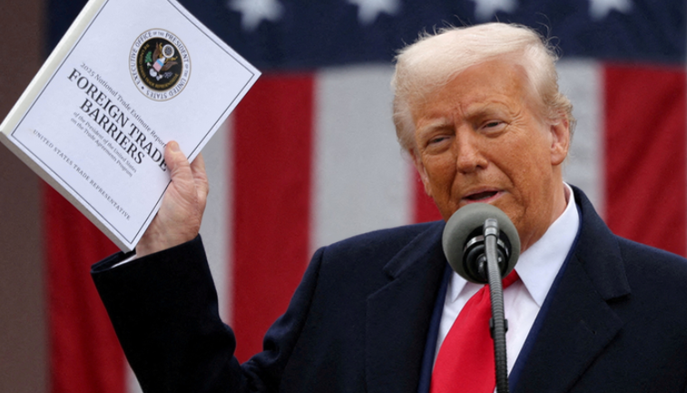 前美國財政部長薩默斯警示川普關稅政策引發保護主義，恐導致製造業質量與規模雙降，最大贏家是習近平