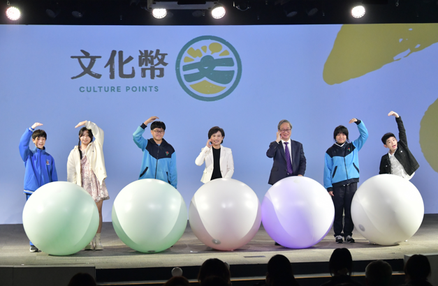 行政院副院長鄭麗君宣布：文化幣擴大發放 13-15歲青少年元旦起可領600點