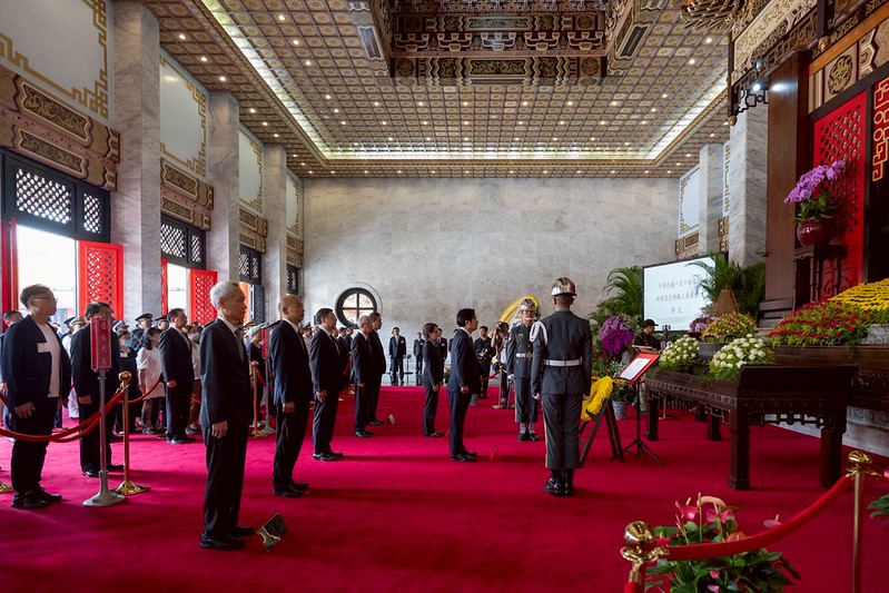 賴清德總統帶領副總統蕭美琴與三院首長 出席中華民國114年秋祭忠烈殉職人員典禮致敬忠烈