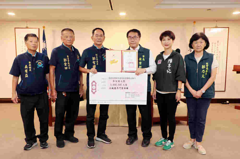 黃偉哲感謝正統鹿耳門聖母廟捐贈300萬元　攜手助災民重建家園