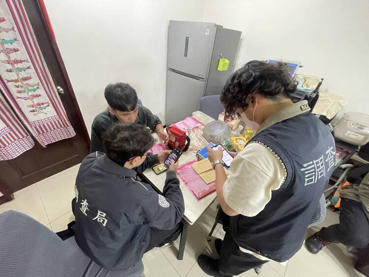 調查局破獲藏匿大學租屋套房3座詐騙機房　查扣11臺貓池揭地下運作