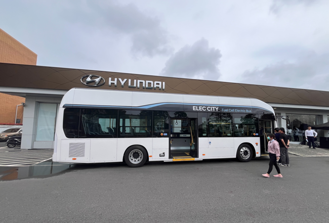 現代汽車氫能巴士試乘發表會暨動力產學啟動典禮登場　HYUNDAI氫能巴士臺南首發亮相  崑山科大產官學攜手啟動綠色動力