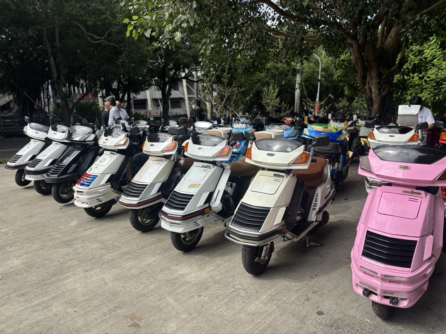 臺中霧峰燃起懷舊熱潮!全國名流150大會師重現80年代「把妹神車」經典速克達傳奇
