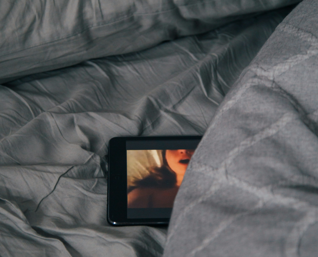 印度大學爆性醜聞！教授偷拍性侵影片上傳成人網站